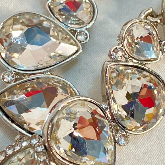 Silver Tone Princess Necklace Clear Tear Drop Rhinestones Varying Sizes - Picture 4 of 10